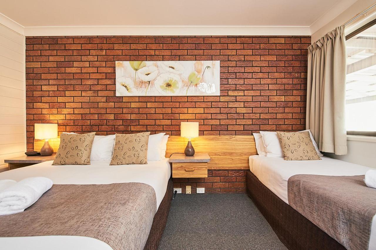 Ruthven Street Motor Inn Тувумба Екстер'єр фото