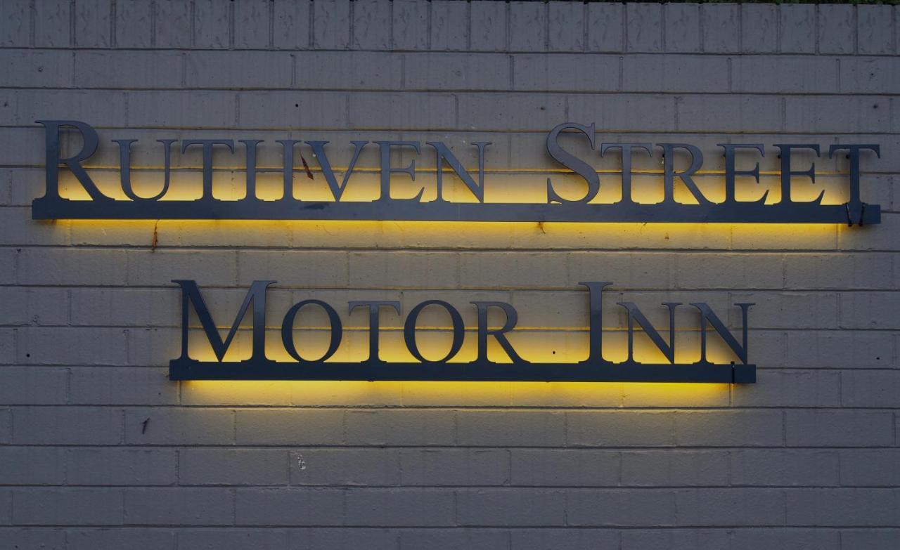 Ruthven Street Motor Inn Тувумба Екстер'єр фото