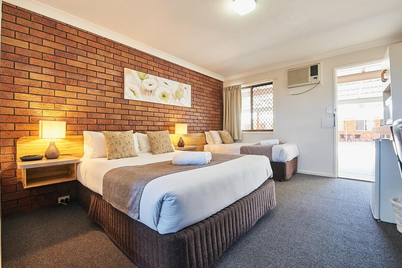 Ruthven Street Motor Inn Тувумба Екстер'єр фото
