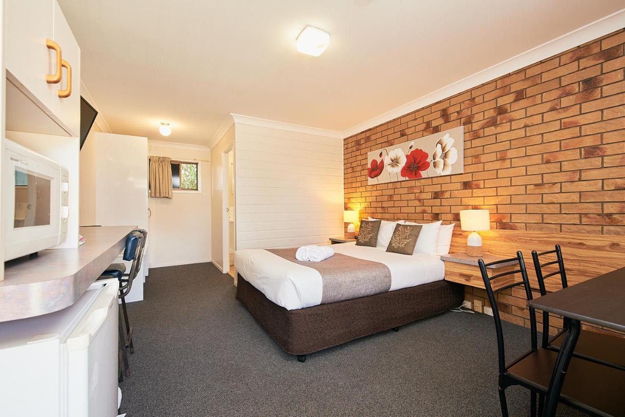 Ruthven Street Motor Inn Тувумба Екстер'єр фото