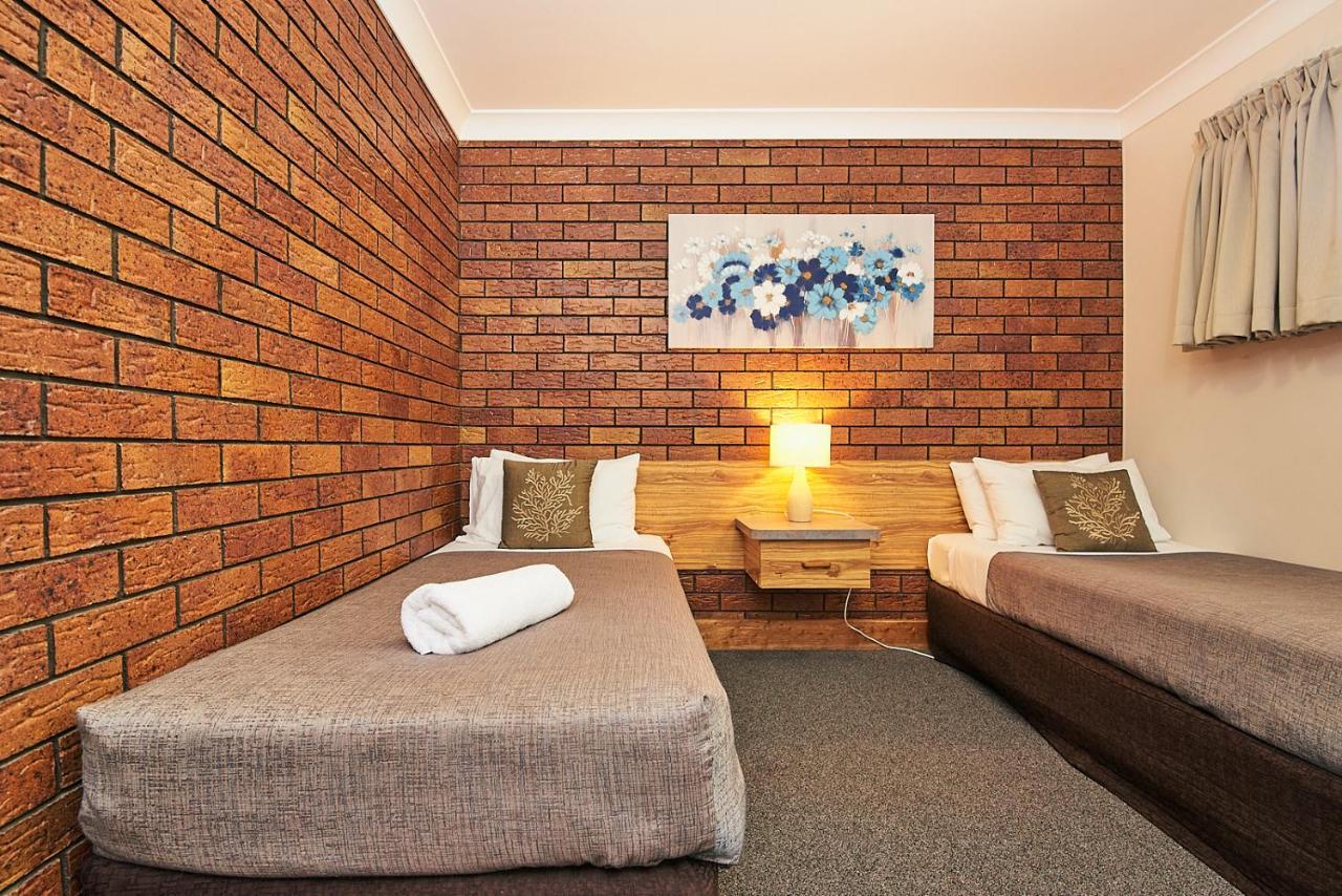 Ruthven Street Motor Inn Тувумба Екстер'єр фото