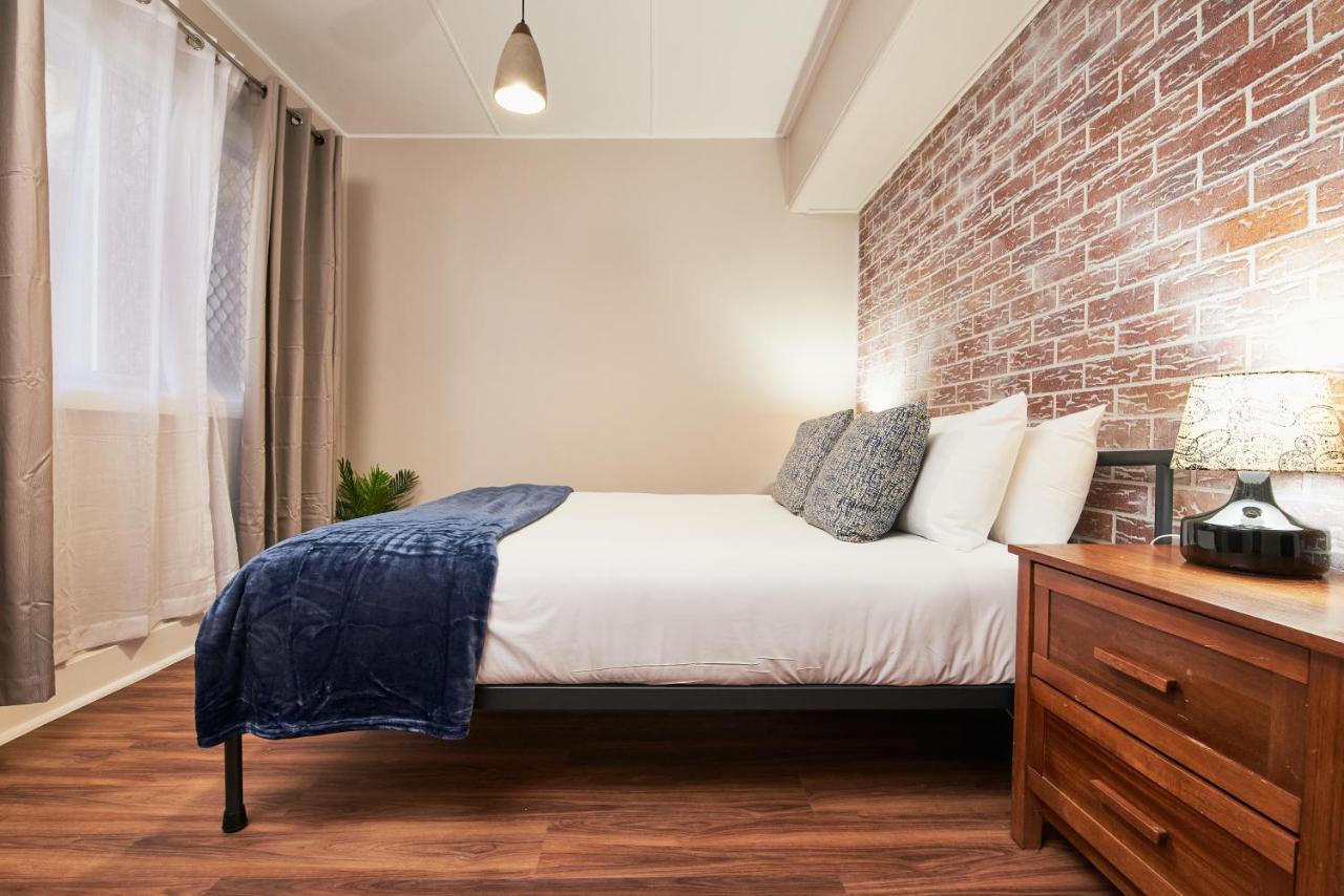 Ruthven Street Motor Inn Тувумба Екстер'єр фото